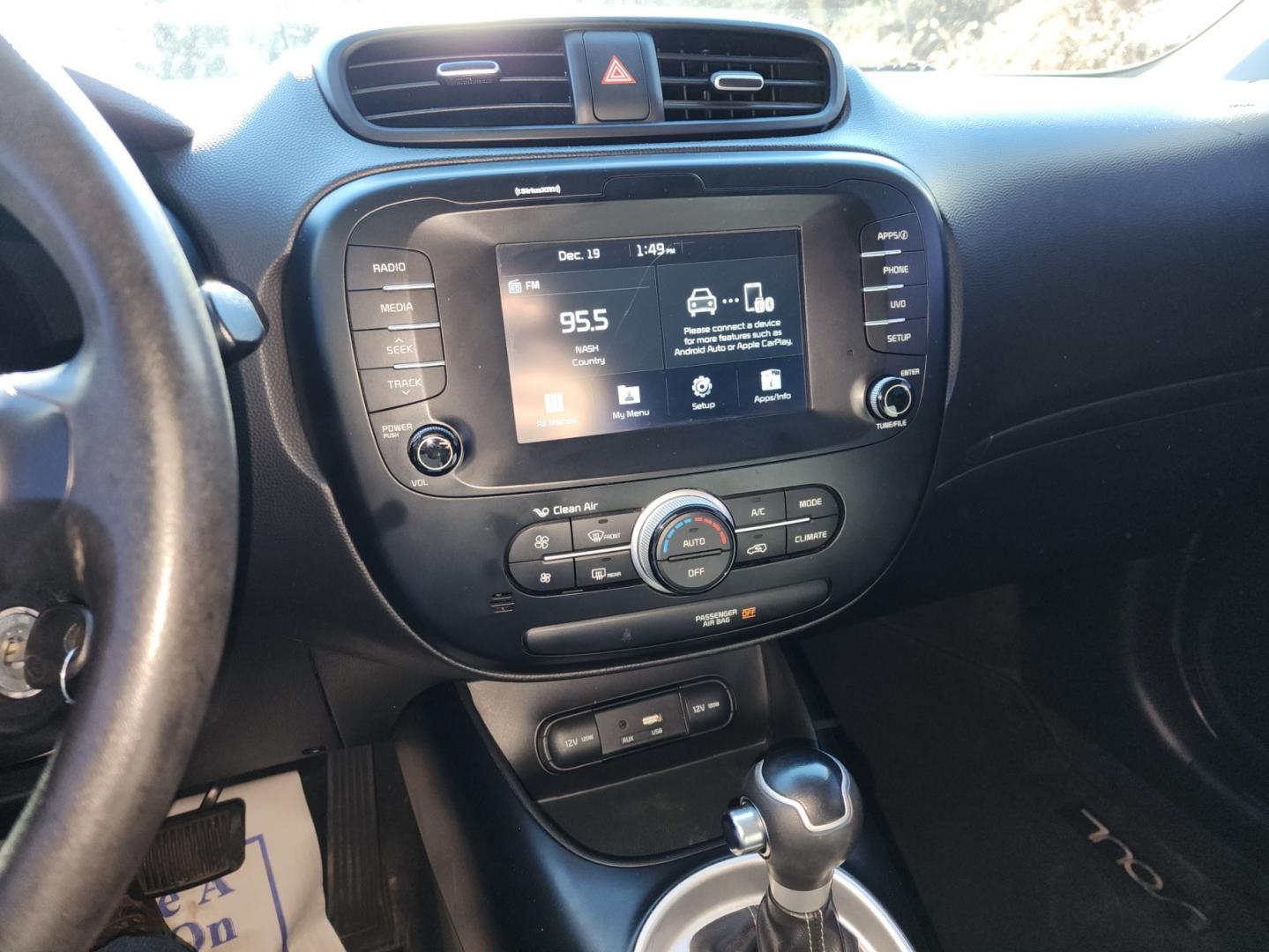 2018 SILVER /Black Kia Soul + (KNDJP3A53J7) with an 2.0L L4 DOHC 16V engine, 6A transmission, located at 1221 Madison St., Shelbyville, TN, 37160, (931) 680-9439, 0.000000, 0.000000 - Photo#6